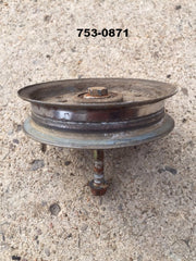 747-04269A Idler Pulley w/ bolt & nut *used* 753-08171.  Bearing not great but turns ok.